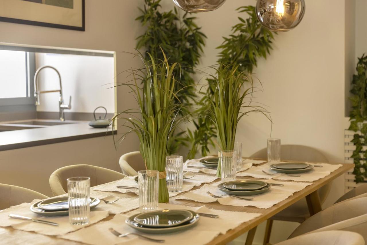 Elegant, Chic, Hip 2 Bedroom W/ Forest View In Athens! المظهر الخارجي الصورة