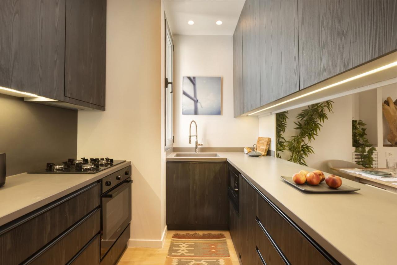 Elegant, Chic, Hip 2 Bedroom W/ Forest View In Athens! المظهر الخارجي الصورة