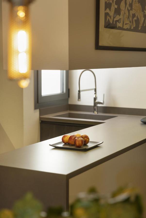 Elegant, Chic, Hip 2 Bedroom W/ Forest View In Athens! المظهر الخارجي الصورة