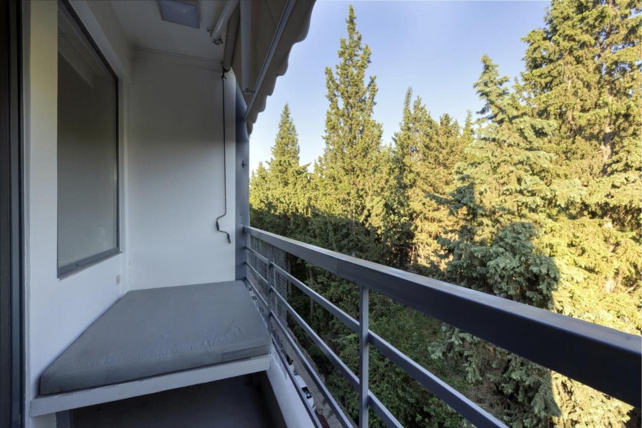 Elegant, Chic, Hip 2 Bedroom W/ Forest View In Athens! المظهر الخارجي الصورة